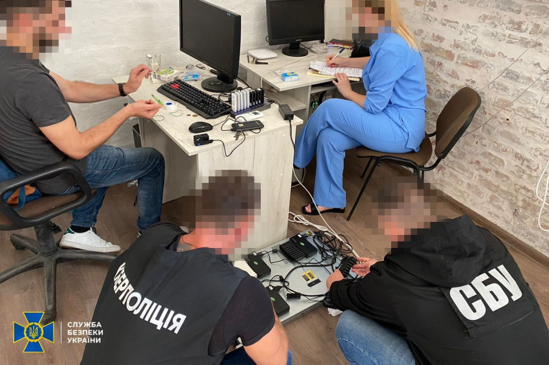 The Security Service of Ukraine has covered two large bot farms that dispersed fakes about the Armed Forces of Ukraine