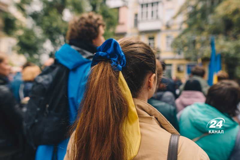 Mariupol residents held a rally in Kyiv against a pseudo-referendum: a vivid photo report of Channel 24