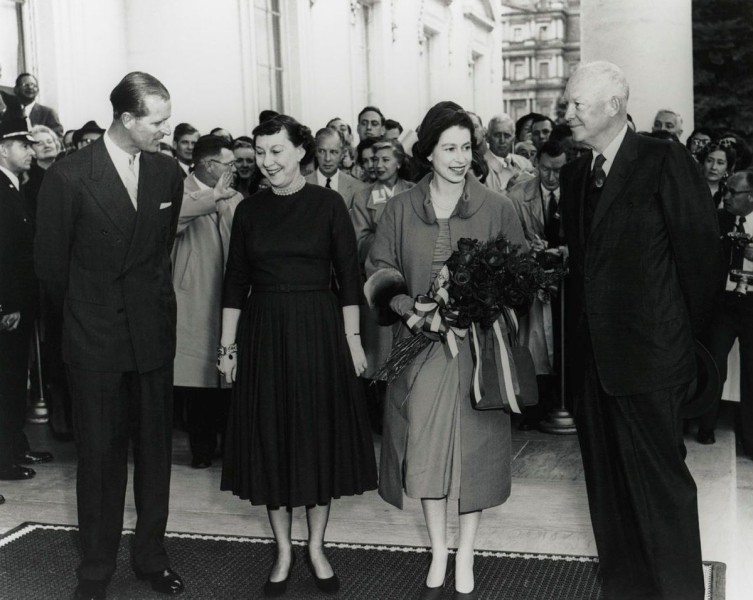 During her reign, Elizabeth II met with 14 US presidents: photos were shown at the White House