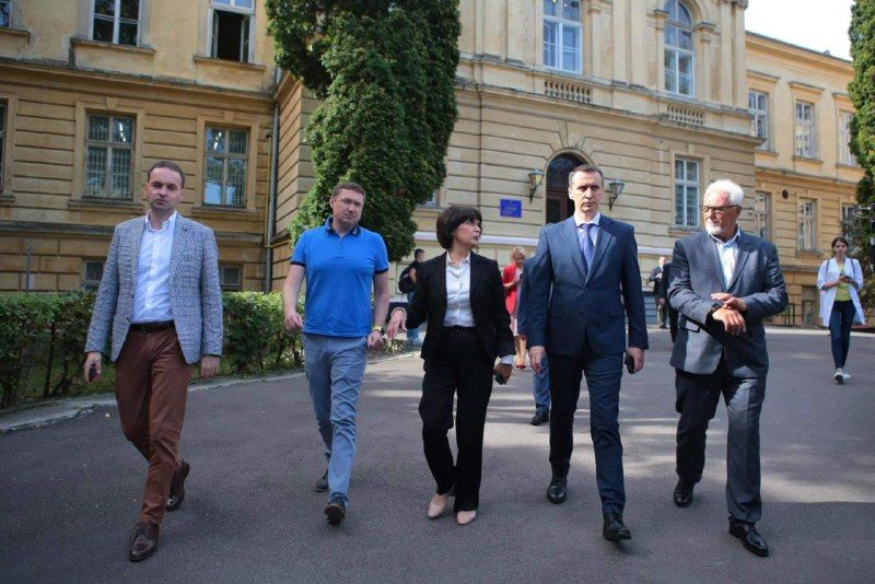 The ministers of Ukraine and Poland arrived in Lviv: together with Sadov they visited the military in the hospital