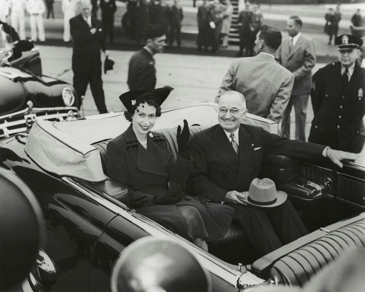 During her reign, Elizabeth II met with 14 US presidents: photos were shown at the White House