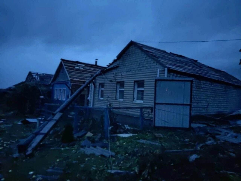 Roofs torn off, broken trees and casualties: terrible weather hit the Kursk region