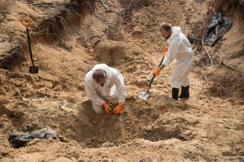 400 bodies found at a mass grave in Izyum: creepy footage