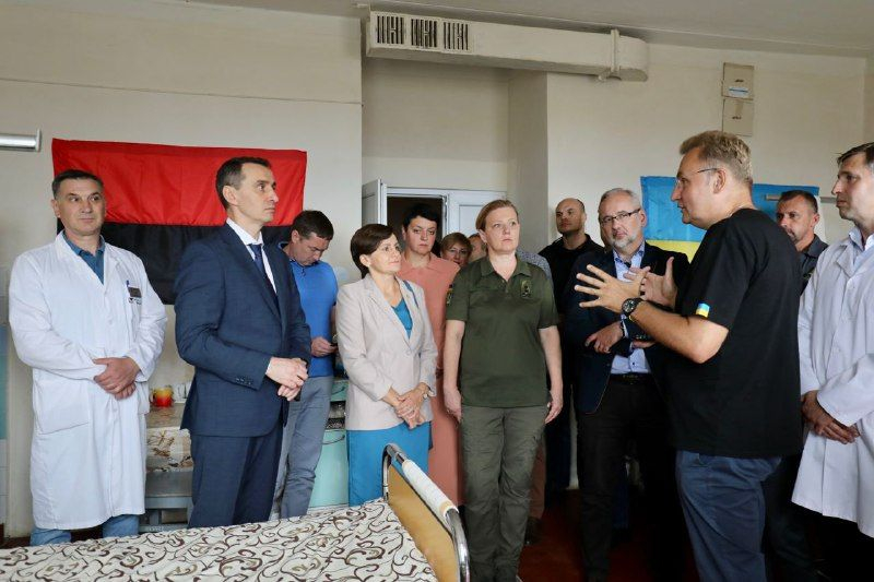 The Ministers of Ukraine and Poland arrived in Lviv: together with Sadovy they visited the military in the hospital