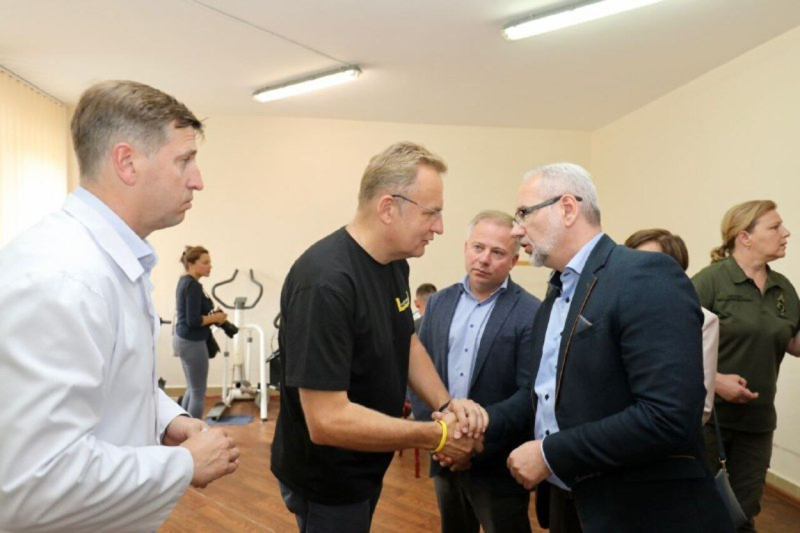The ministers of Ukraine and Poland arrived in Lviv: together with Sadov visited the military in the hospital