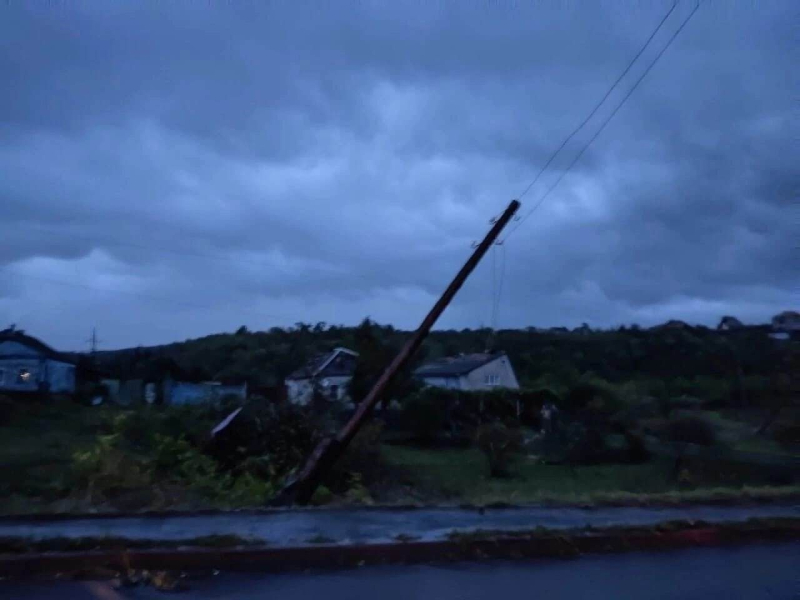 Roofs torn off, broken trees and casualties: terrible weather hit the Kursk region