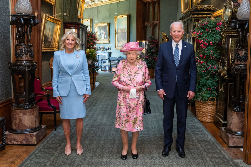 During her reign, Elizabeth II met with 14 US presidents: at the White House showed photo