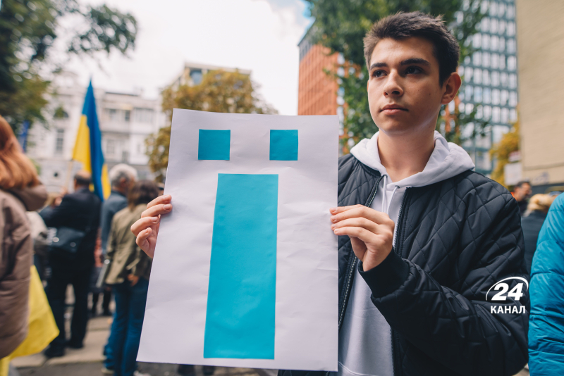 Mariupol residents held a rally against pseudo-referendum in Kyiv: vivid photo report of Channel 24