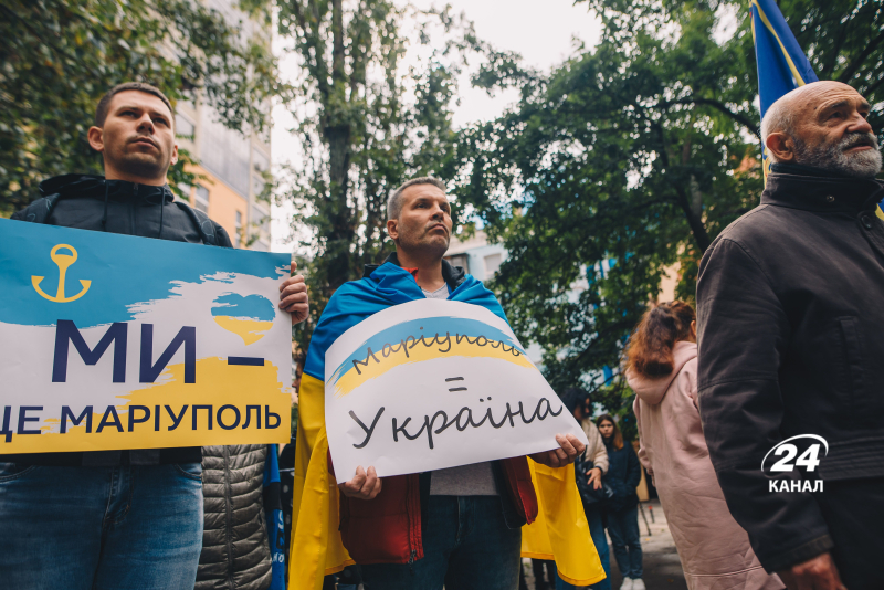 Mariupol residents held a rally in Kyiv against a pseudo-referendum: a vivid photo report of Channel 24
