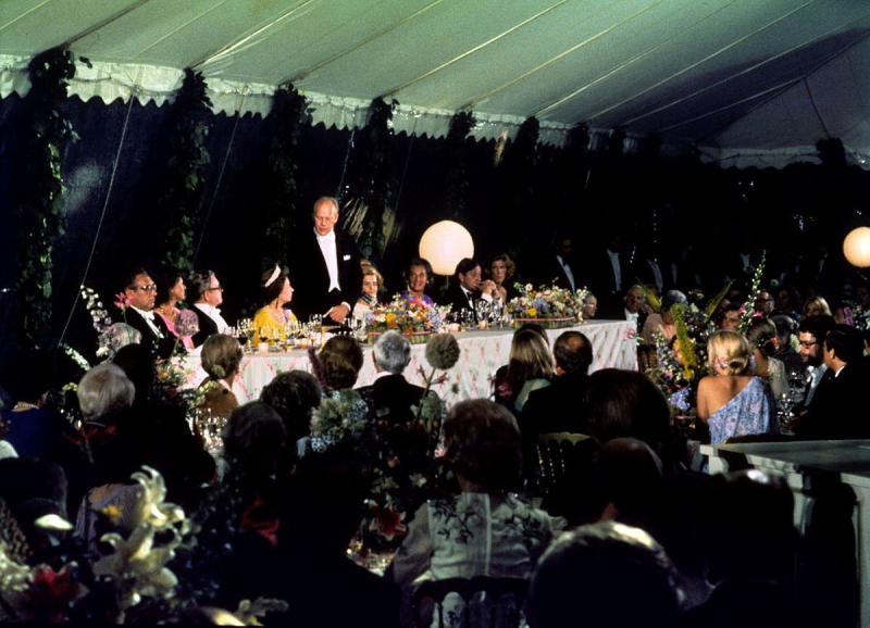 During her reign, Elizabeth II met 14 US presidents: at the White House showed photo