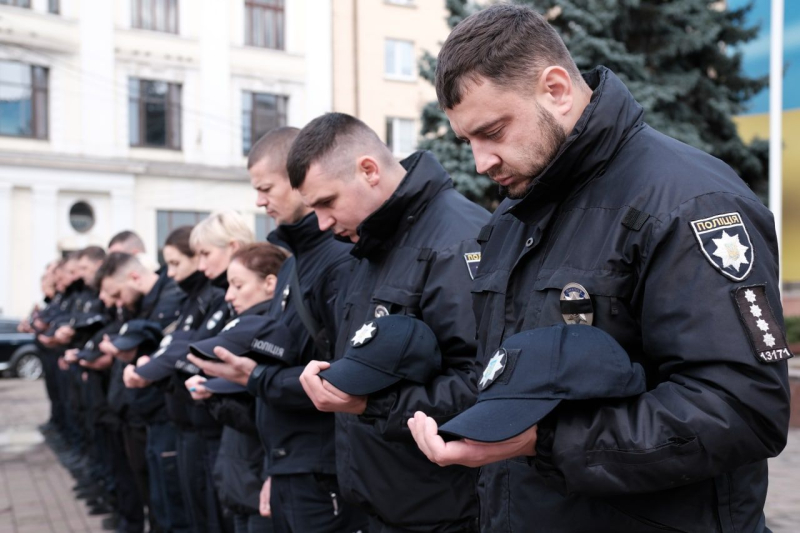 Chernivtsi honors the memory of a policewoman killed during the arrest of an intruder: touching photos