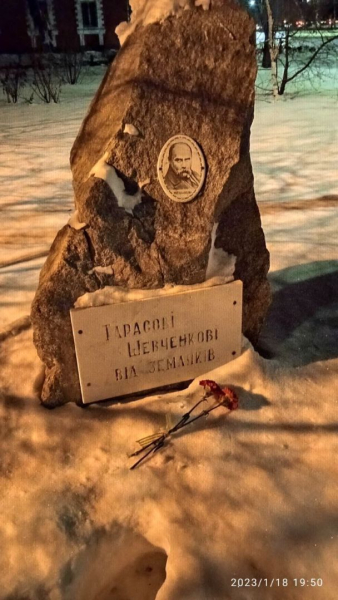 Rocket strike along the Dnieper: spontaneous memorials appeared in Russia (photo)