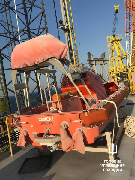 GUR showed footage of a special operation on the “Boiko towers” in the Black Sea