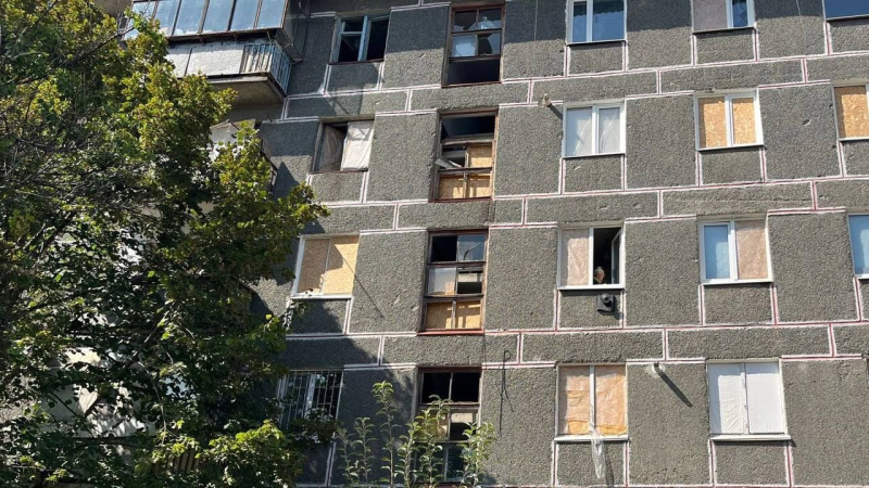 Three injured, houses damaged: the Russian Federation fired at Nikopol from MLRS and artillery