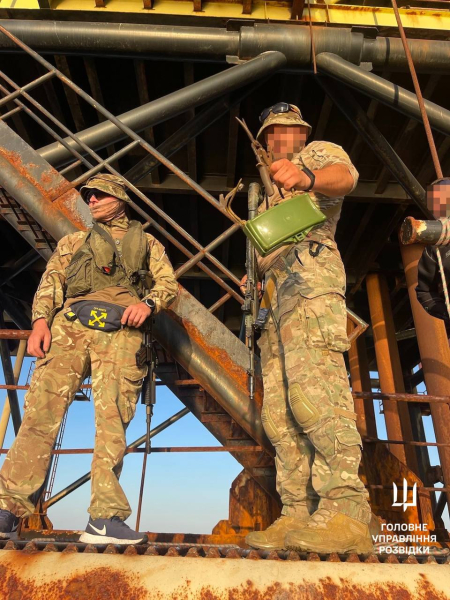 GUR showed footage of a special operation on the “Boiko towers” in the Black Sea