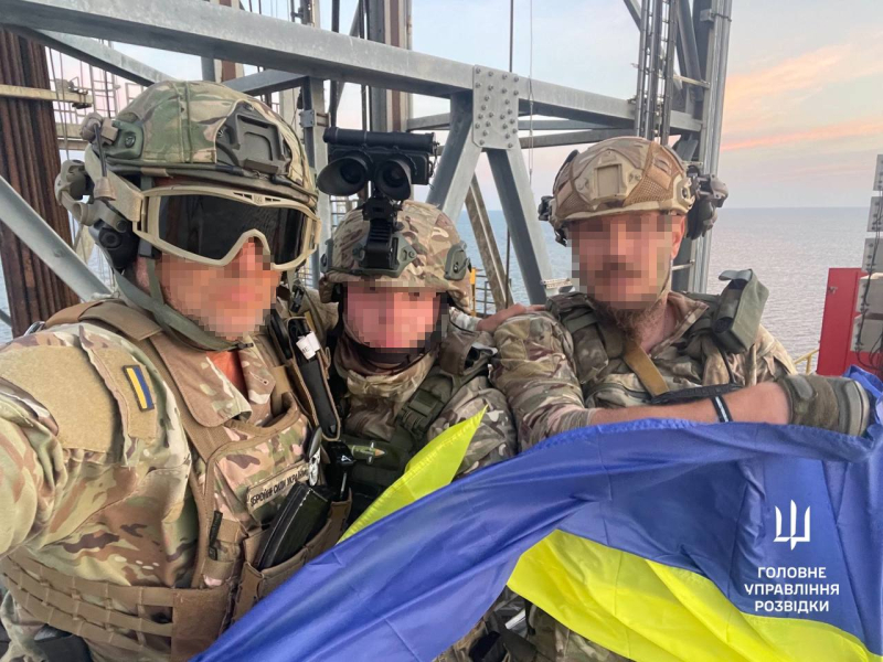 GUR showed footage of a special operation on the “Boiko towers” in the Black Sea