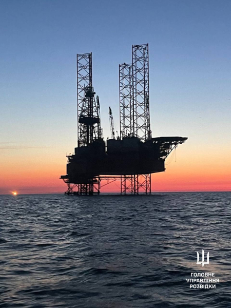 GUR showed footage of a special operation on the “Boiko towers” in the Black Sea