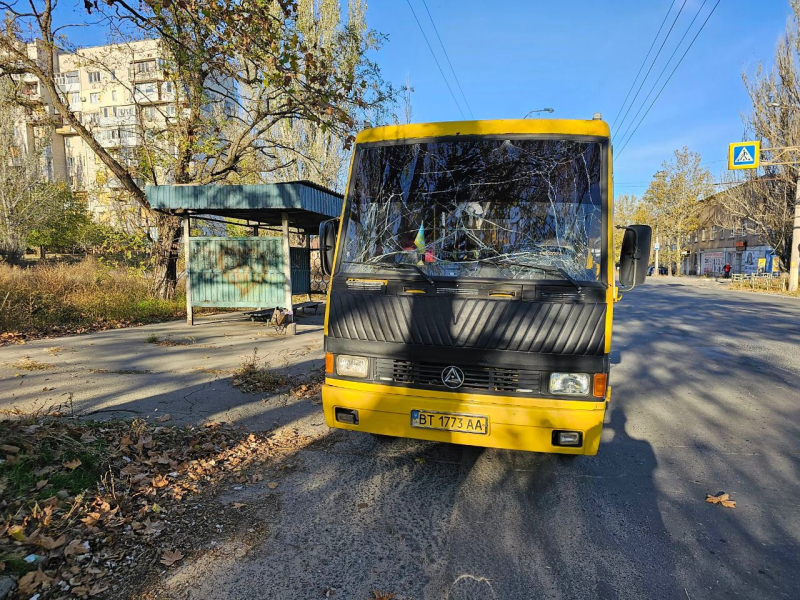 Occupants fired at a bus with passengers in Kherson: four wounded