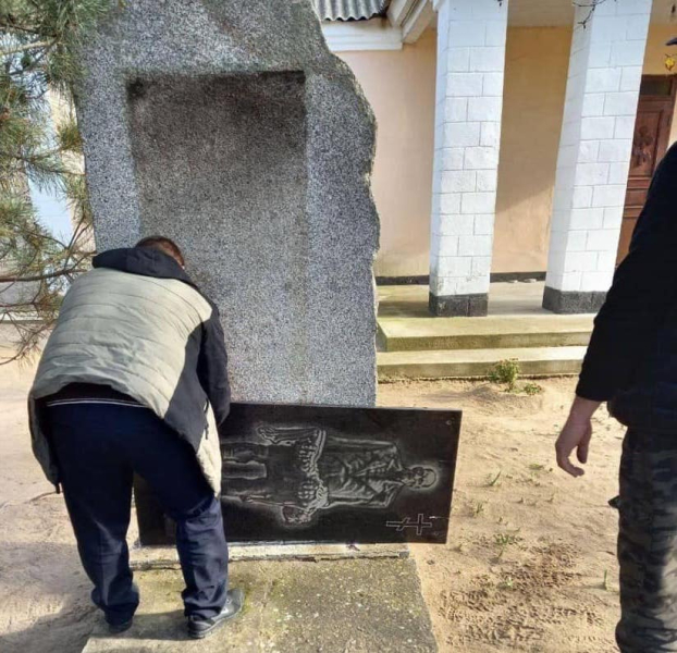 In the Kherson region, the occupiers destroyed 14 monuments to the victims of the Holodomor