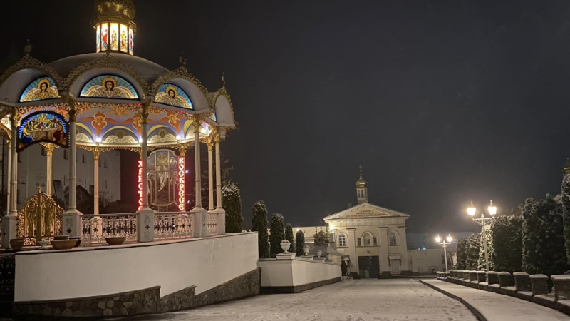 The west of Ukraine was covered with snow: in some regions special equipment took to the streets