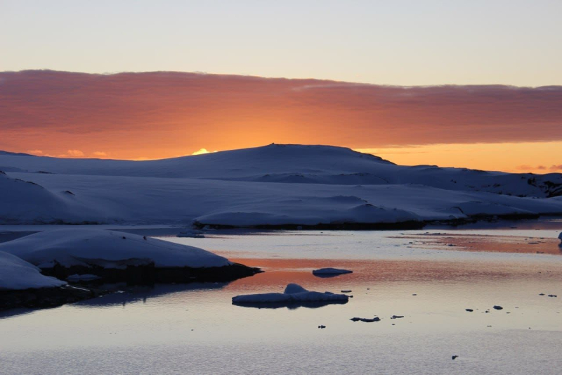 Ukrainian polar explorers showed white nights in Antarctica – photo