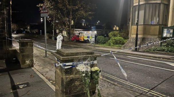 In Britain, a 15-year-old boy was stabbed to death in the middle of the street: details of the story (photo)