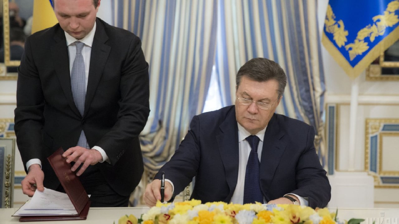 Какая форма правления в Украине и сколько раз меняли Конституцию