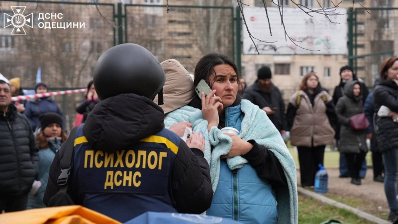 Попадание дрона в многоэтажку Одессы: погибших уже девять, среди них – двое детей