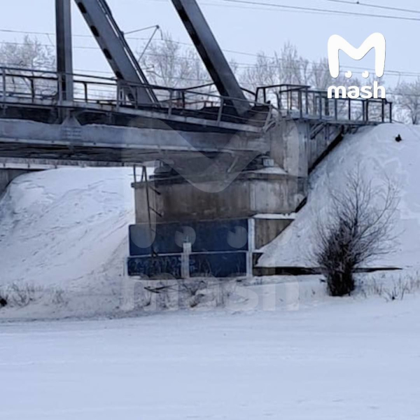 Неизвестные подорвали опору моста в Самарской области РФ: какие последствия (фото)