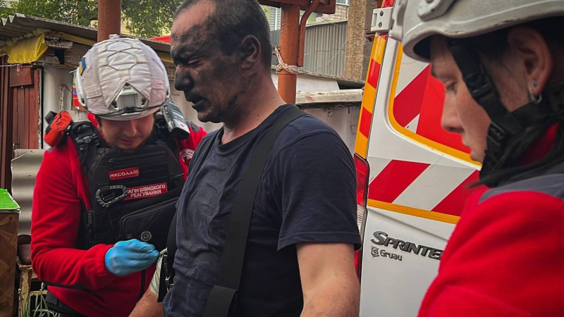Взрывы в Николаеве: пострадали пятеро спасателей во время тушения пожара