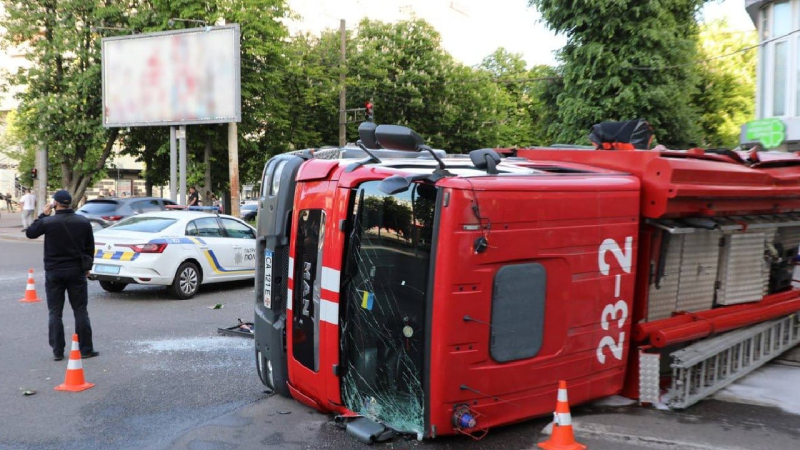 ДТП в Черкассах: пожарная машина въехала в троллейбус, среди пострадавших — ребенок