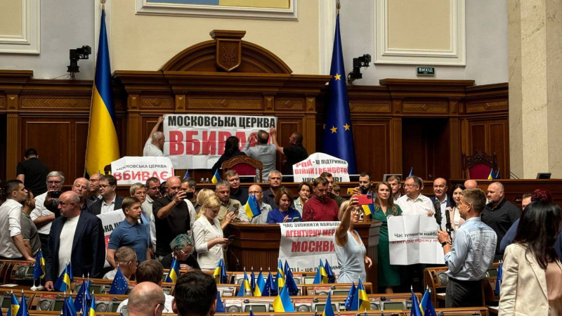 Венгрия блокирует средства ЕС для Украины, Кулеба прибыл в Китай, а Зеленский провел Ставку: главные новости 23 июля