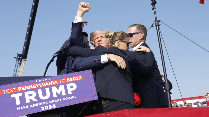 На Трампа совершили покушение во время митинга: что известно