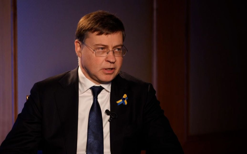 ЕС "не смог" поддержать Орбана и Фицо в конфликте с Украиной из-за нефти: какую причину назвали