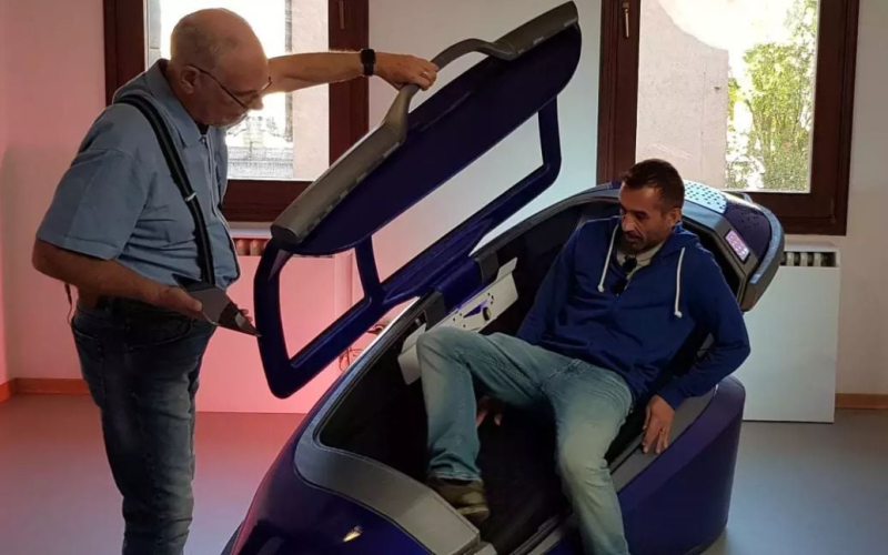 Смерть в "капсуле самоубийцы" отменили в последнюю минуту: в чем причина и кто должен был умереть