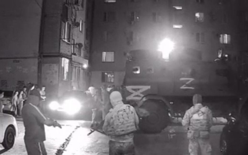 В Дагестане неизвестные забаррикадировались в квартире и угрожали взорвать: пропагандисты запутались в версиях