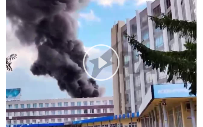 В Екатеринбурге горит оборонный завод, где производят электронику для баллистических ракет (видео)