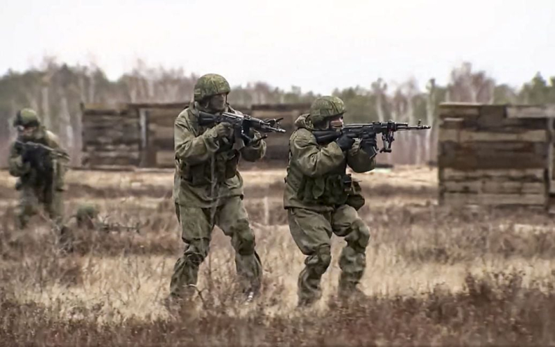В России пьяные военные расстреляли автомобиль с гражданскими: что об этом известно