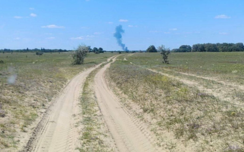 В России под Волгоградом упал бомбардировщик Су-34: в чем причина (видео)