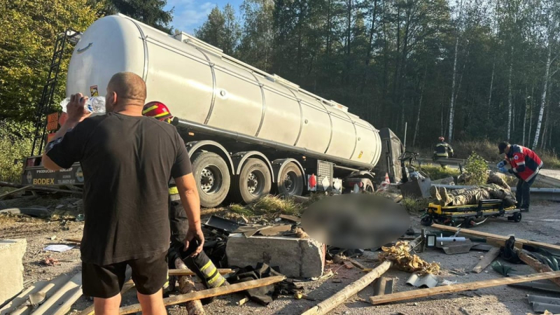 Погиб полицейский: в Ровенской области автоцистерна с газом въехала в блокпост