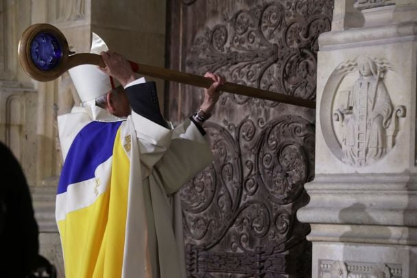 Во Франции открыли Собор Парижской Богоматери (фото)