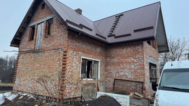 Взрывы во Львовской области: второй раз за войну поврежден дом в Подборцах