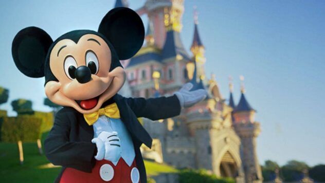 Scandal in France: Briton organizes “wedding” in Disneyland with 9-year-old Ukrainian girl